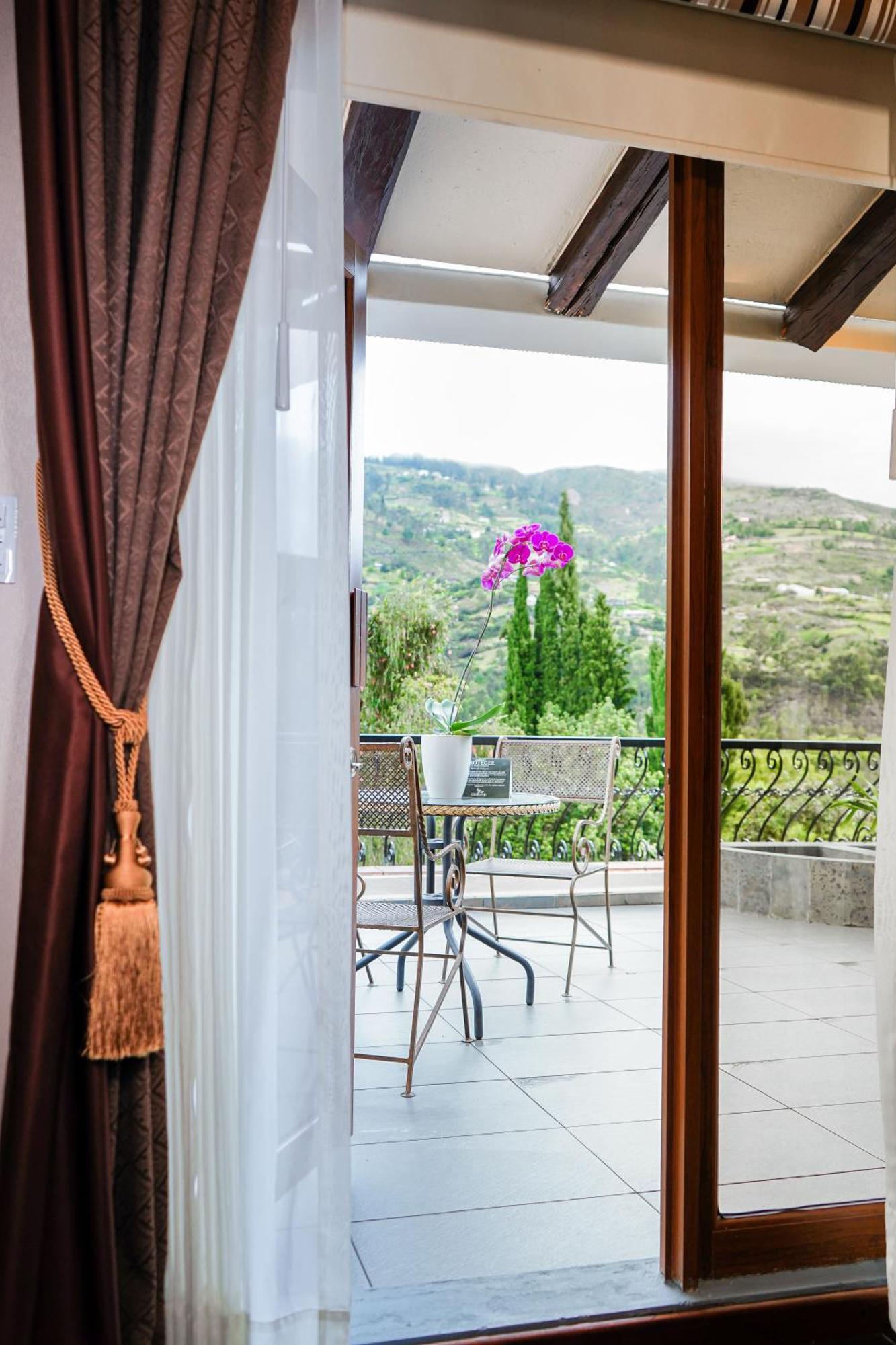 Uzhupud Garden Hotel & Lodge Paute Bagian luar foto