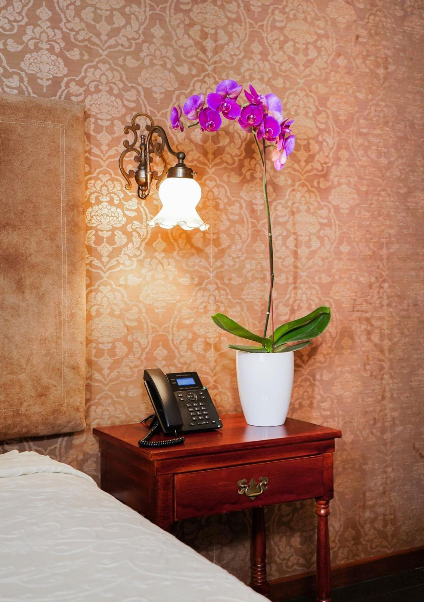 Uzhupud Garden Hotel & Lodge Paute Bagian luar foto